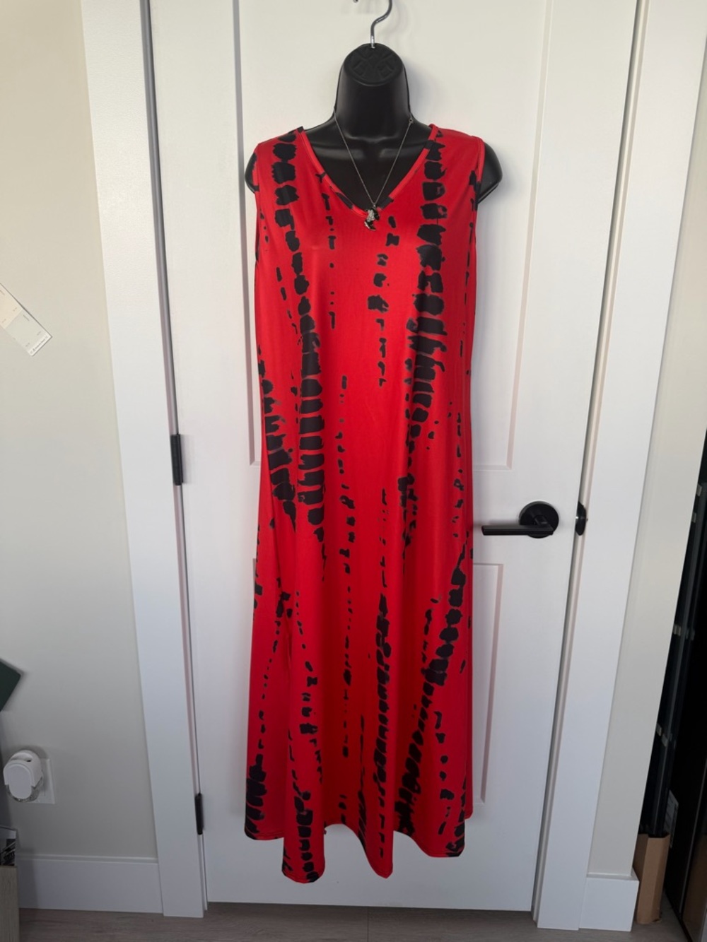 SUMMER STRETCHY FLOWY STRAPPY DRESS
VIBRANT AND COLOFUL fits sz L/XL